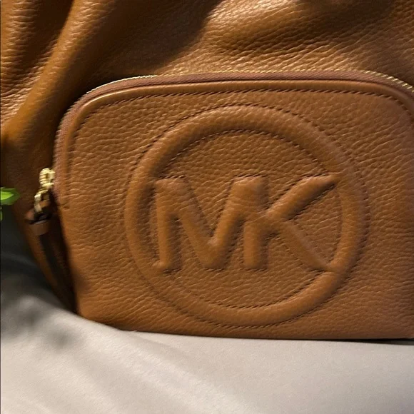 Michael Kors Brynn Bucket Bag NWOT - Picture 2 of 12